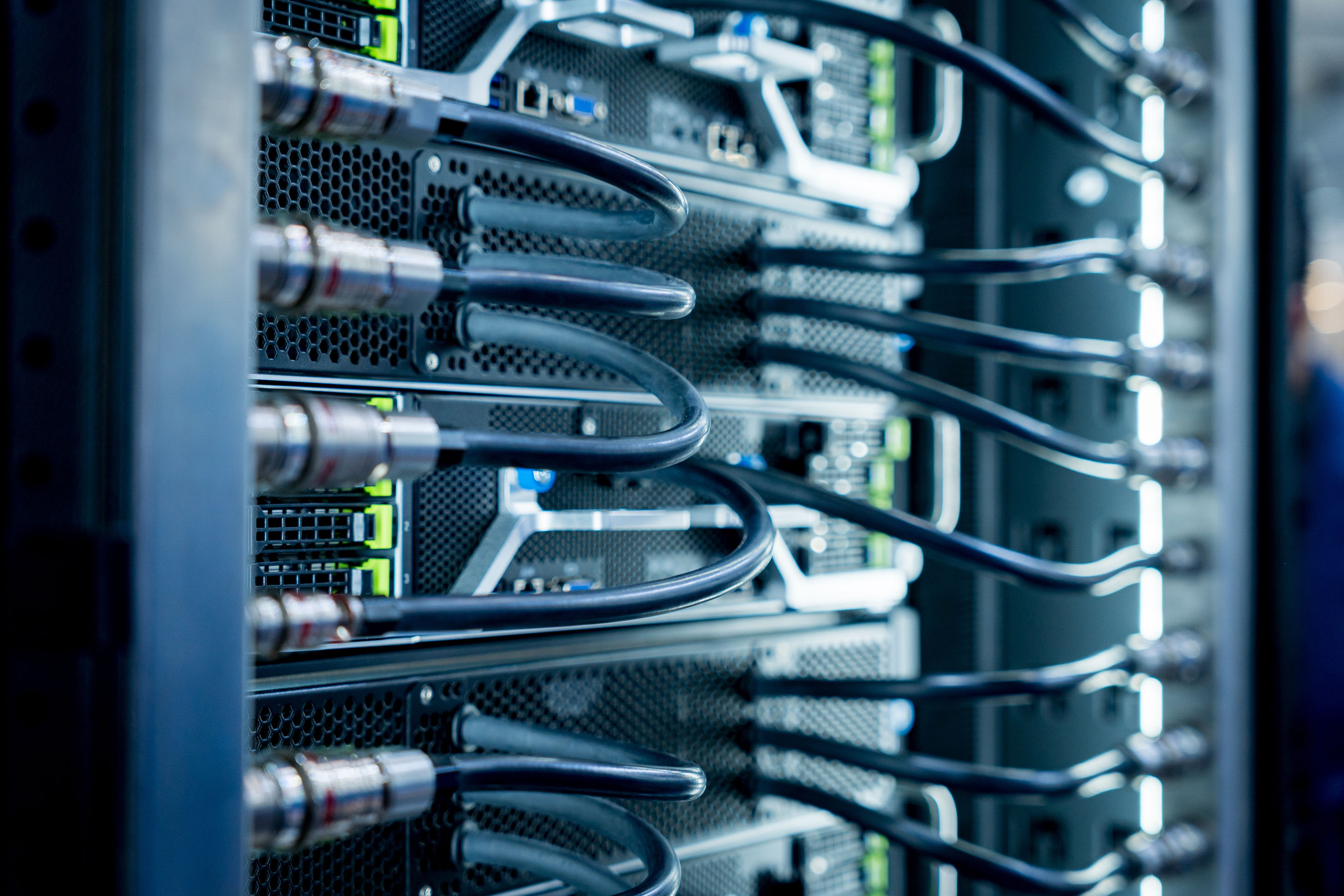 hon-server-rack-cables-data-centre-closeup-1373685036.jpg
