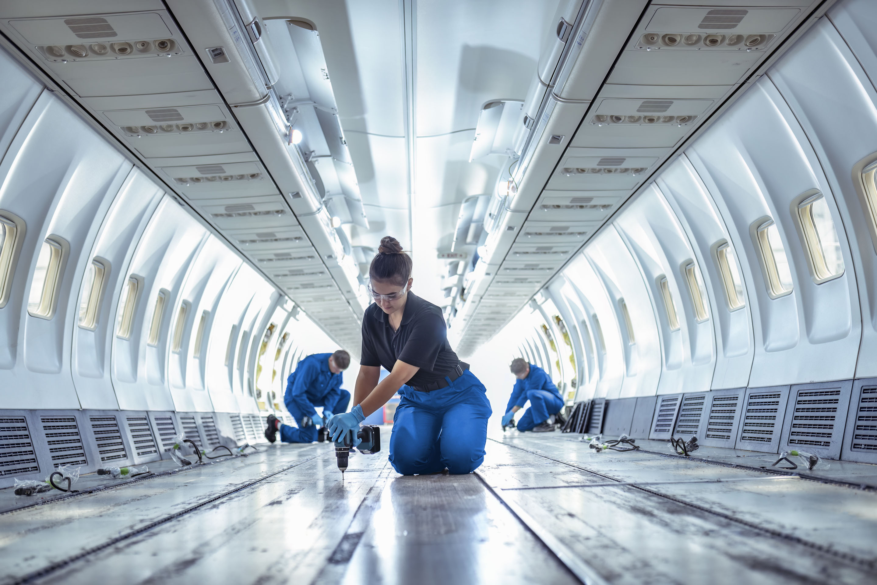 hon-aircraft-interior-assembly-technicians-cabin-floor-installation-1442424189.jpg
