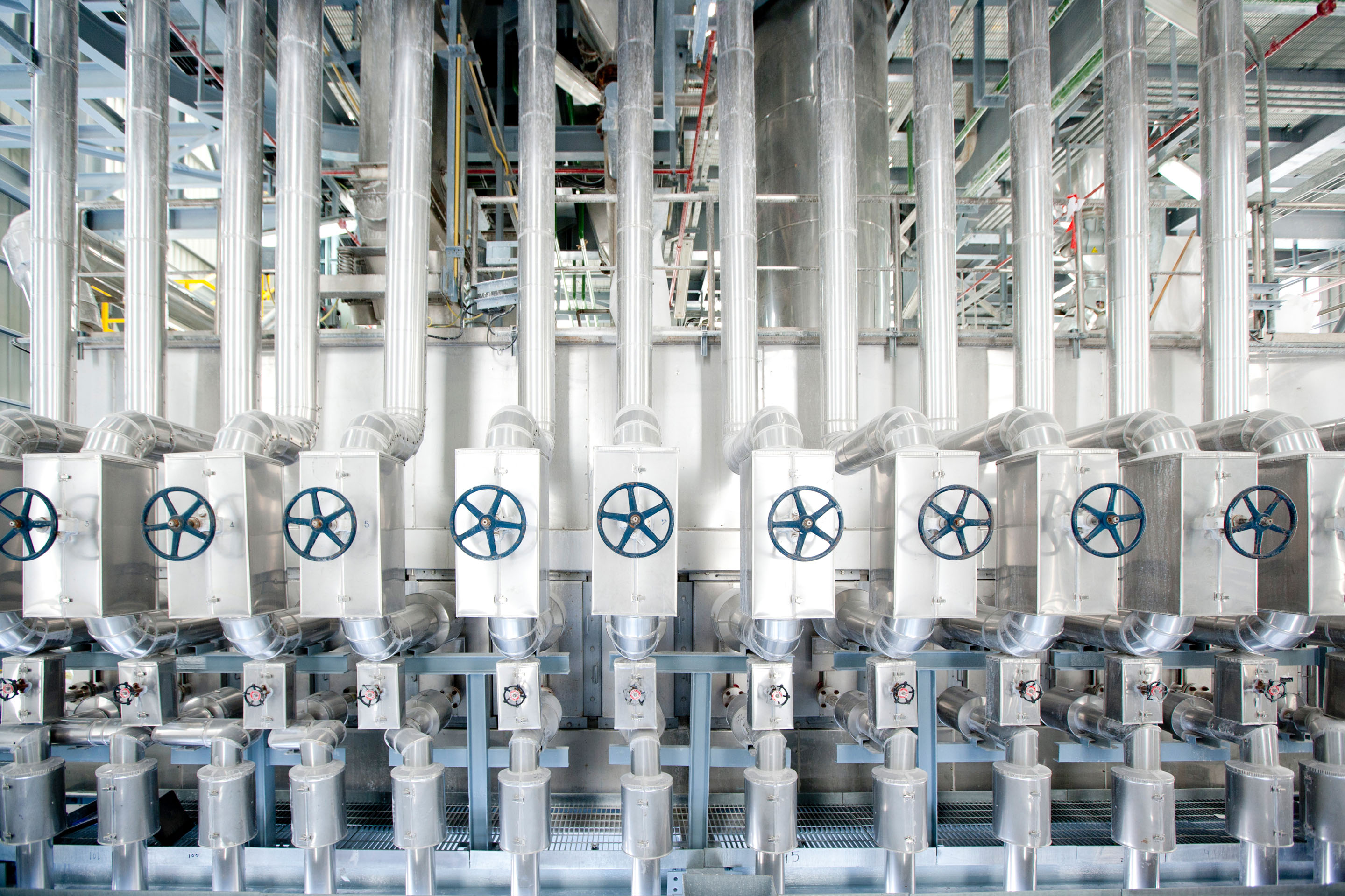 hon-industrial-valve-manifold-blue-handwheels-pipe-plant-1484759958.jpg
